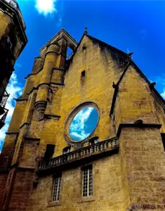 Eglise et marché couvert Sarlat Dordogne 24, les Pépites du Périgord