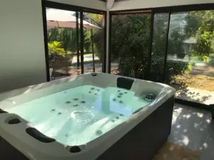 Jacuzzi Villa Kiko, gite Sarlat, Spa Privatif Dordogne, love room dordogne, Week-end en amoureux avec Jacuzzi privatif Dordogne, Love Room Nouvelle Aquitaine, Gite Spa Privatif, Gite Jacuzzi Privatif, Gite Dordogne, Gite Perigord, Loveroom Brive, carte cadeau bien-être, carte cadeau noel, love room limoges, love room bordeaux, Love Room Toulouse, Love Room Occitanie, nuit romantique Dordogne, week-end romantique Dordogne