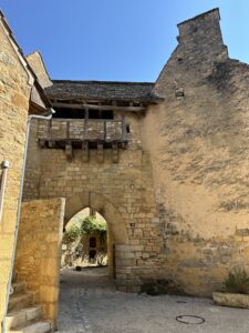 Le vieux porche de Saint Pompon